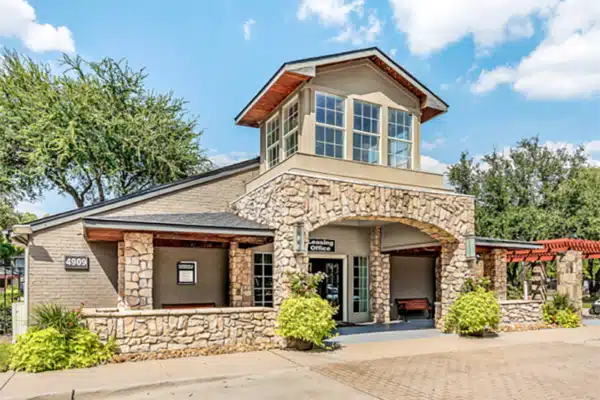 The exterior of the clubhouse at Landmark at Gleneages in Dallas